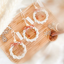 Load image into Gallery viewer, Macrame Spiral Wreath