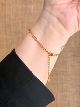 Load image into Gallery viewer, Paperclip Chain Bracelet featuring Spiral Macrame Detail