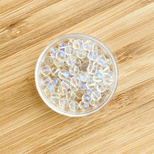 Load image into Gallery viewer, Iridescent Quartz & Macrame