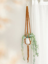 Load image into Gallery viewer, macrame plant hanger