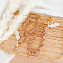 Load image into Gallery viewer, macrame wristlets keychains