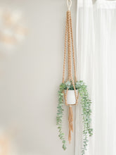 Load image into Gallery viewer, macrame plant hanger