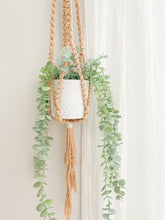 Load image into Gallery viewer, macrame plant hanger