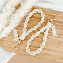 Load image into Gallery viewer, macrame wristlets keychains
