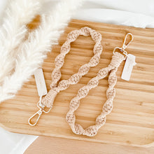 Load image into Gallery viewer, macrame wristlets keychains